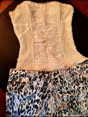 Y2K-White Lace Corset Top (3rd Photo is NOT this top but a very similar look)